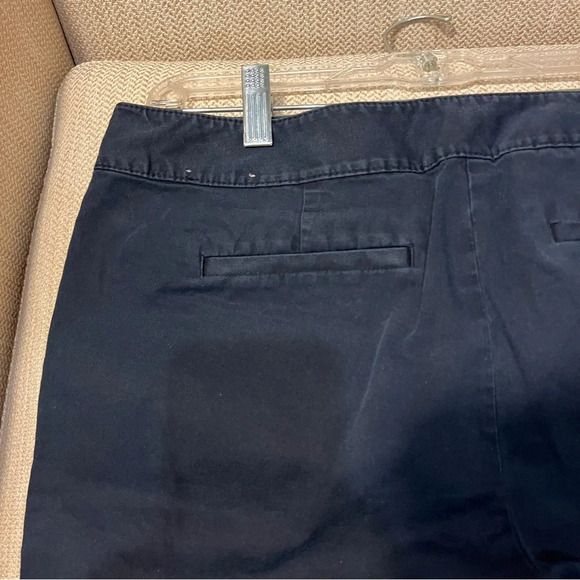 Ann Taylor size 8 Signature Lower on Waist Bermuda shorts - Picture 9 of 12